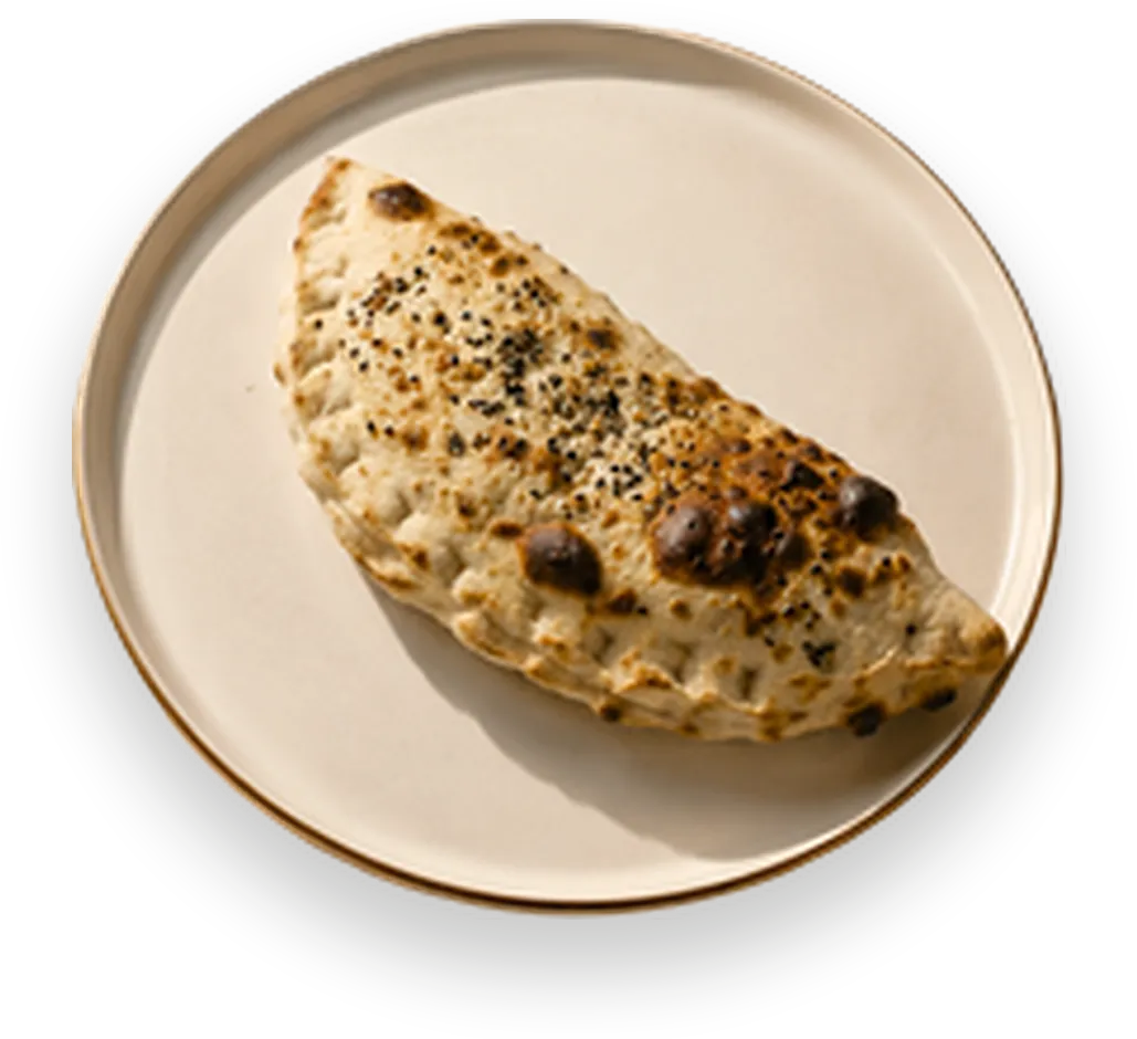 Samsa from the Moretti oven on a ceramic plate